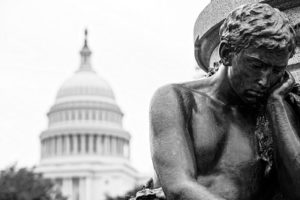 La démocratie s’éloigne en silence… 7phrases à méditer