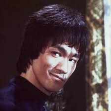 “Sois Comme l’eau” par Bruce Lee